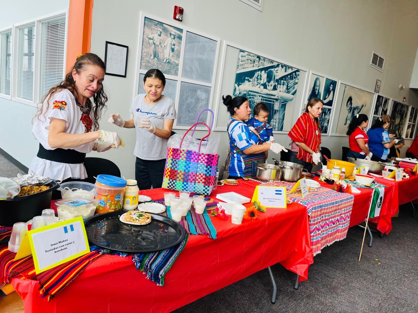 EN CONTACTO CON LA COMUNIDAD